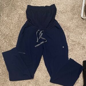 FIGS maternity scrub pants: PETITE